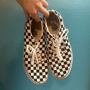checkered low top vans